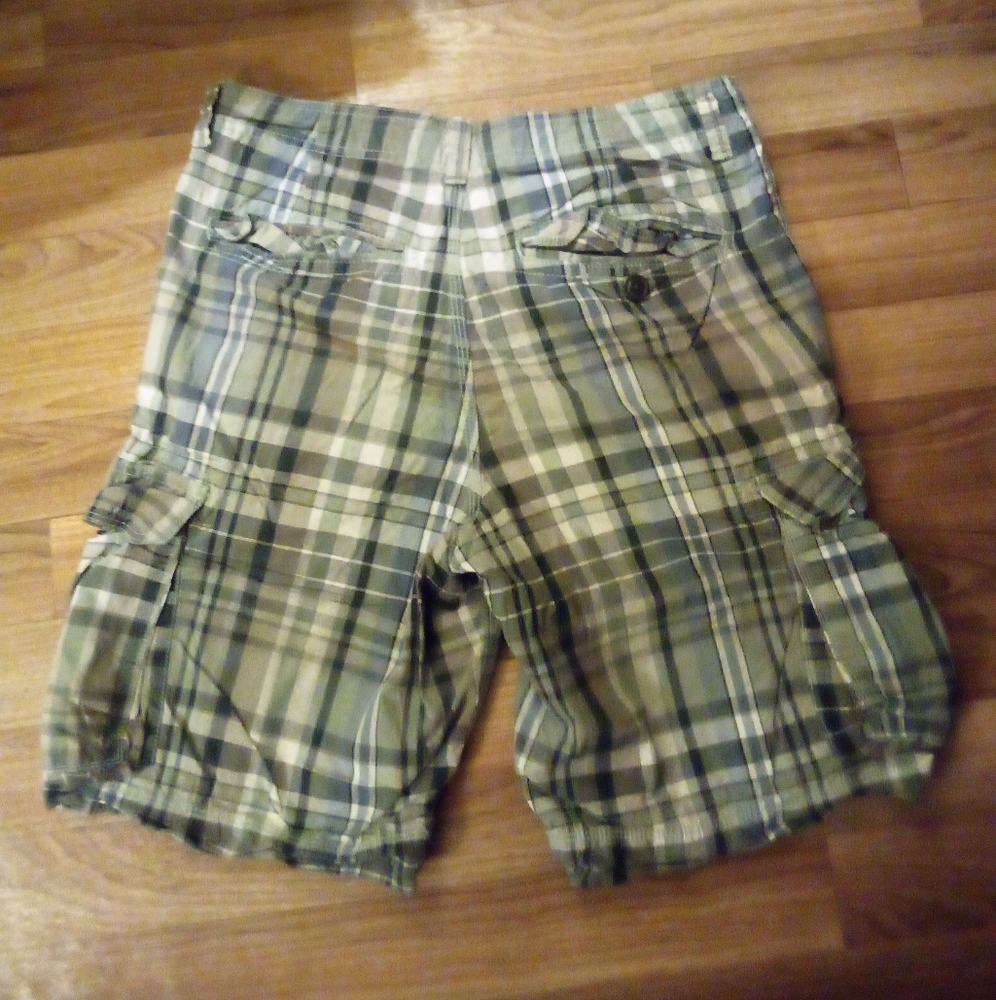 Shorts - Picture 2 of 3